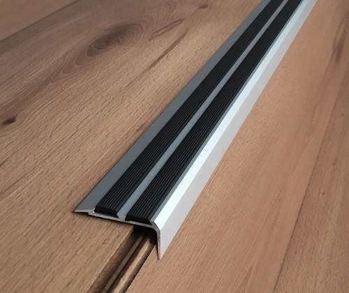 نبشی پلاستیکی پله